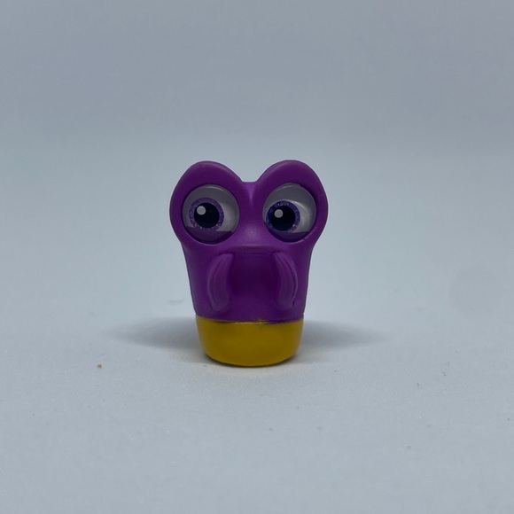 Disney Doorables Series 11 RARE Gurgle Finding Nemo Purple Gamma Figure - Picture 1 of 1